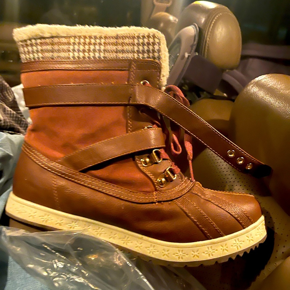 Womens boots 8.5